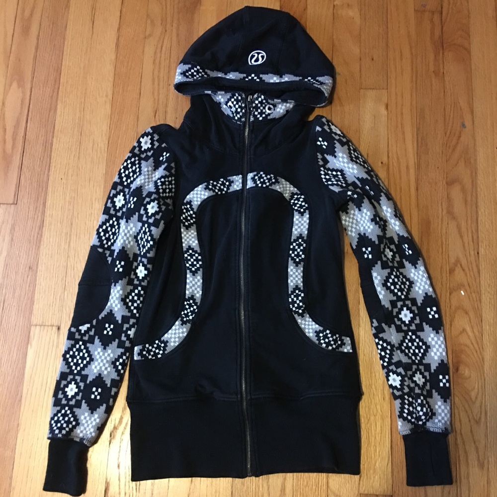 So cute, black lulu hoodie with knit print